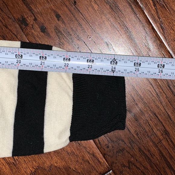 H&M striped V-neck sweater - Picture 4 of 7